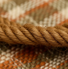 Cargar imagen en el visor de la galería, Rollo de Cuerda de Yute Natural 10 mm (3/8") – 25 kg