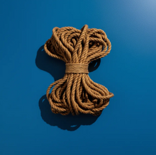 Cargar imagen en el visor de la galería, Rollo de Cuerda de Yute Natural 10 mm (3/8") – 25 kg